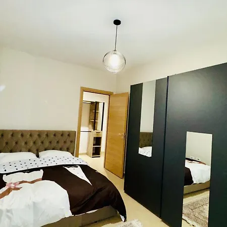 Elegant 2br With Garden & Outdoor Space Appartamento *