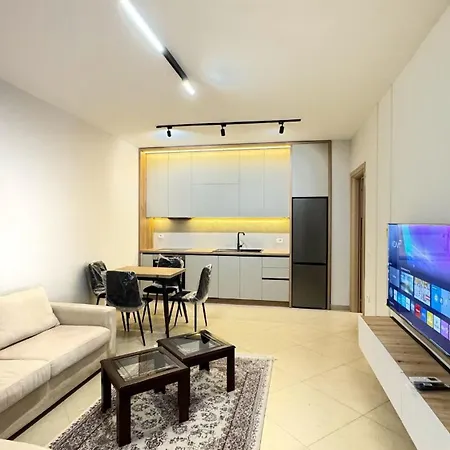 Elegant 2br With Garden & Outdoor Space Tirana