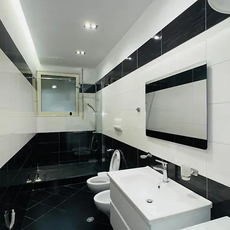 Apartament Elegant 2br With Garden & Outdoor Space